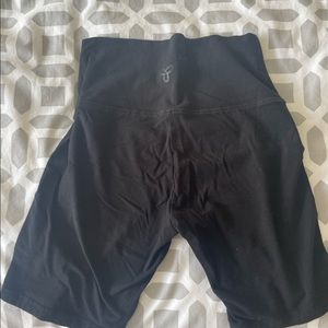 Aritzia TNA biker shorts (s)